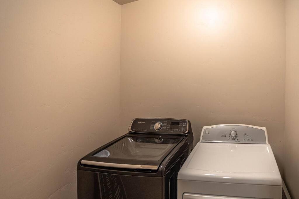 Hot Tub . Spacious . Pets . Central . Boat Parking Lake Havasu City Bagian luar foto
