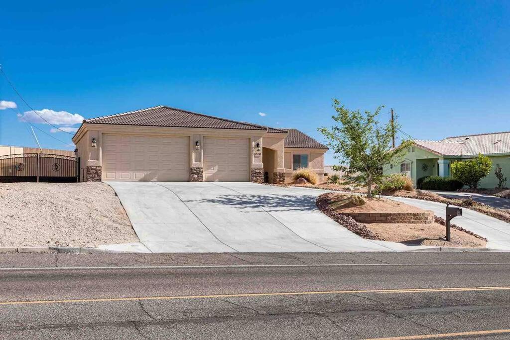 Hot Tub . Spacious . Pets . Central . Boat Parking Lake Havasu City Bagian luar foto